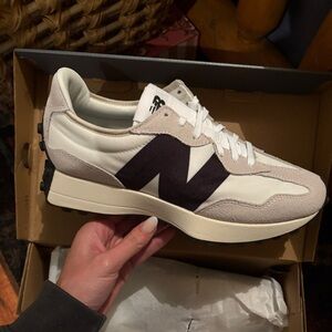 New Balance 327 Sneakers